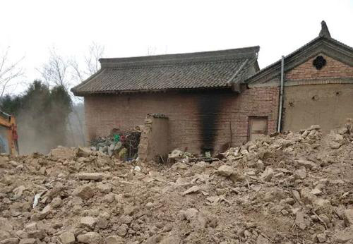 【经典回眸】专盯着未签约农户的以拆违代拆迁属于滥用职权！